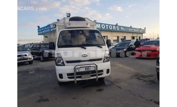 Buy Import Kia Carens White Car in Import - Dubai in Bumthang Buy Import Kia Carens White Car in Import - Dubai in Bumthang