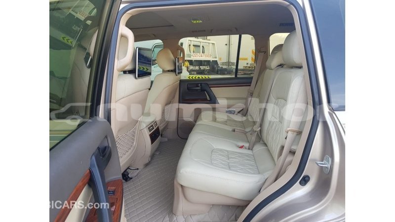 Big with watermark toyota land cruiser bumthang import dubai 2328