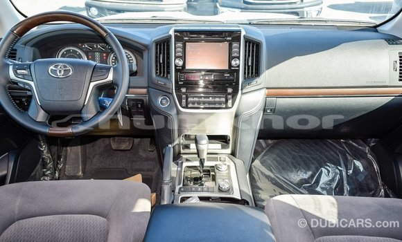 Buy Import Toyota Land Cruiser White Car in Import - Dubai in Bumthang Buy Import Toyota Land Cruiser White Car in Import - Dubai in Bumthang