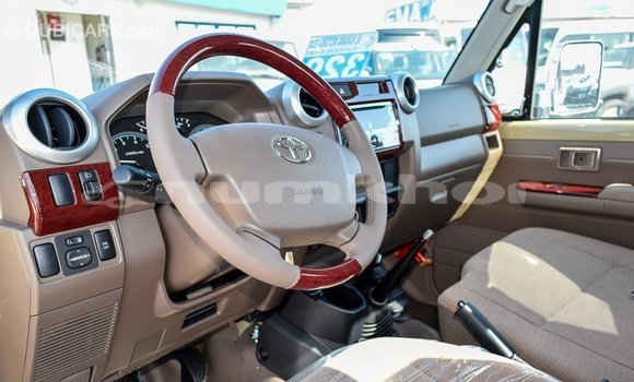 Buy Import Toyota Land Cruiser Beige Car in Import - Dubai in Bumthang Buy Import Toyota Land Cruiser Beige Car in Import - Dubai in Bumthang