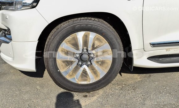 Buy Import Toyota Land Cruiser White Car in Import - Dubai in Bumthang Buy Import Toyota Land Cruiser White Car in Import - Dubai in Bumthang