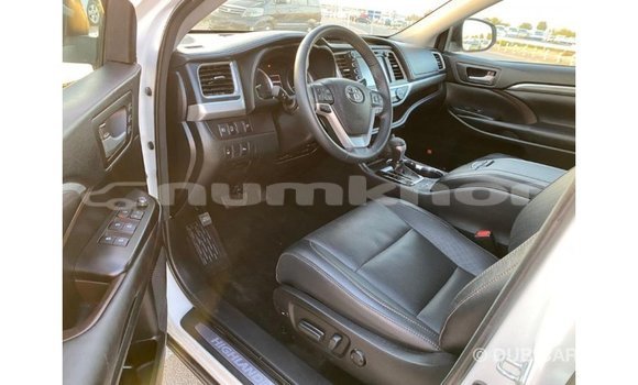 Buy Import Toyota Highlander White Car in Import - Dubai in Bumthang Buy Import Toyota Highlander White Car in Import - Dubai in Bumthang