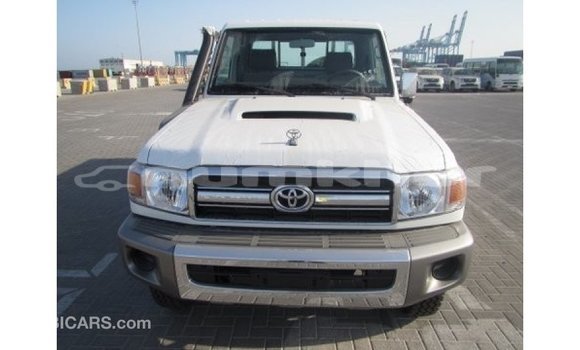 Buy Import Toyota Land Cruiser White Car in Import - Dubai in Bumthang Buy Import Toyota Land Cruiser White Car in Import - Dubai in Bumthang