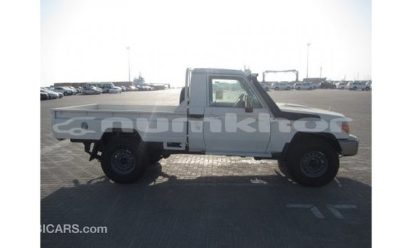 Buy Import Toyota Land Cruiser White Car in Import - Dubai in Bumthang Buy Import Toyota Land Cruiser White Car in Import - Dubai in Bumthang