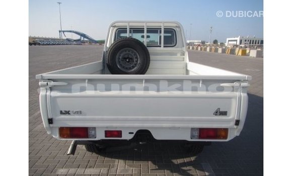 Buy Import Toyota Land Cruiser White Car in Import - Dubai in Bumthang Buy Import Toyota Land Cruiser White Car in Import - Dubai in Bumthang