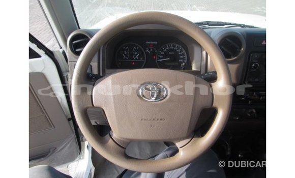 Buy Import Toyota Land Cruiser White Car in Import - Dubai in Bumthang Buy Import Toyota Land Cruiser White Car in Import - Dubai in Bumthang