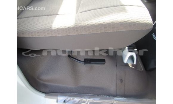 Buy Import Toyota Land Cruiser White Car in Import - Dubai in Bumthang Buy Import Toyota Land Cruiser White Car in Import - Dubai in Bumthang