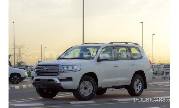 Buy Import Toyota Land Cruiser White Car in Import - Dubai in Bumthang Buy Import Toyota Land Cruiser White Car in Import - Dubai in Bumthang