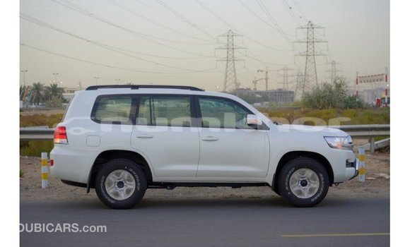 Buy Import Toyota Land Cruiser White Car in Import - Dubai in Bumthang Buy Import Toyota Land Cruiser White Car in Import - Dubai in Bumthang