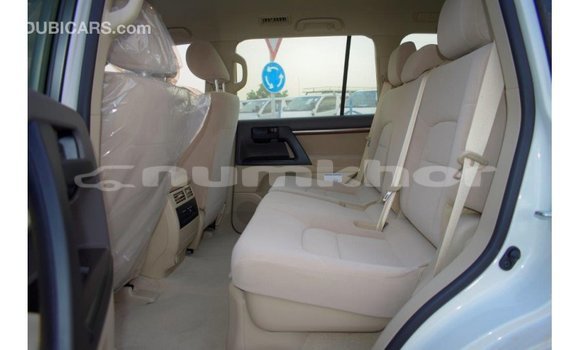 Buy Import Toyota Land Cruiser White Car in Import - Dubai in Bumthang Buy Import Toyota Land Cruiser White Car in Import - Dubai in Bumthang