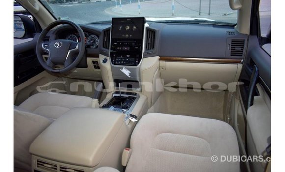 Buy Import Toyota Land Cruiser White Car in Import - Dubai in Bumthang Buy Import Toyota Land Cruiser White Car in Import - Dubai in Bumthang