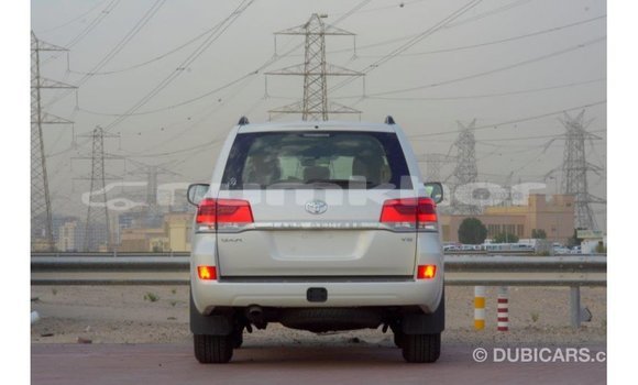 Buy Import Toyota Land Cruiser White Car in Import - Dubai in Bumthang Buy Import Toyota Land Cruiser White Car in Import - Dubai in Bumthang