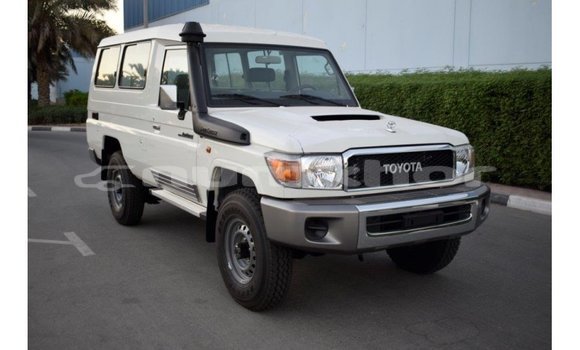 Buy Import Toyota Land Cruiser White Car in Import - Dubai in Bumthang Buy Import Toyota Land Cruiser White Car in Import - Dubai in Bumthang