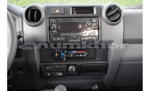 Buy Import Toyota Land Cruiser White Car in Import - Dubai in Bumthang Buy Import Toyota Land Cruiser White Car in Import - Dubai in Bumthang