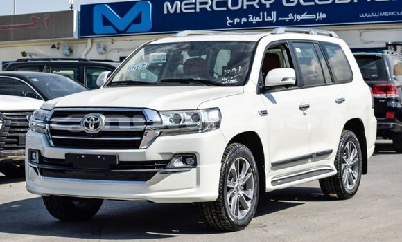 Buy Import Toyota Land Cruiser White Car in Import - Dubai in Bumthang Buy Import Toyota Land Cruiser White Car in Import - Dubai in Bumthang