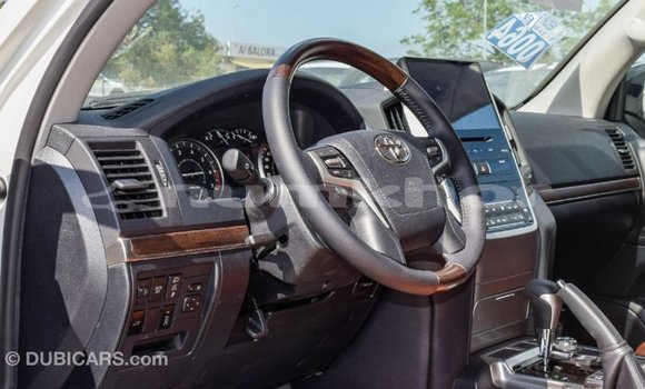 Buy Import Toyota Land Cruiser White Car in Import - Dubai in Bumthang Buy Import Toyota Land Cruiser White Car in Import - Dubai in Bumthang