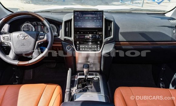 Buy Import Toyota Land Cruiser White Car in Import - Dubai in Bumthang Buy Import Toyota Land Cruiser White Car in Import - Dubai in Bumthang