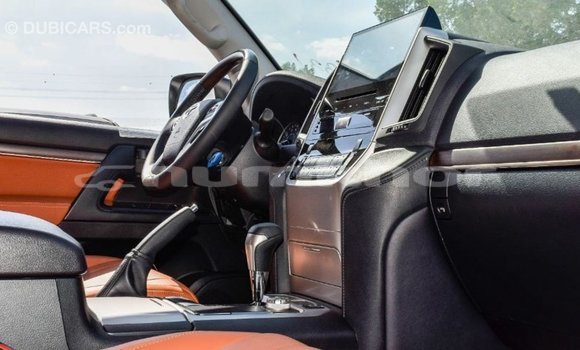 Buy Import Toyota Land Cruiser White Car in Import - Dubai in Bumthang Buy Import Toyota Land Cruiser White Car in Import - Dubai in Bumthang