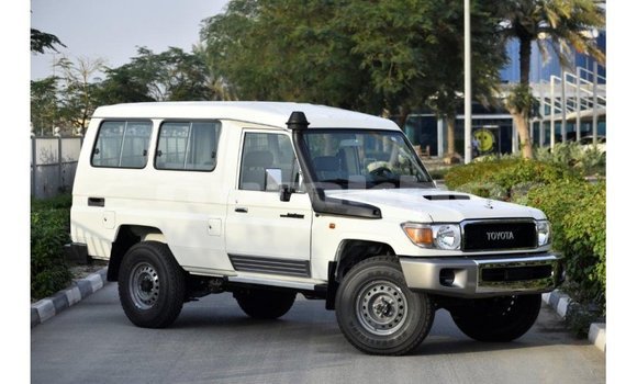Buy Import Toyota Land Cruiser White Car in Import - Dubai in Bumthang Buy Import Toyota Land Cruiser White Car in Import - Dubai in Bumthang