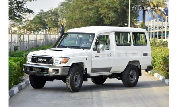 Buy Import Toyota Land Cruiser White Car in Import - Dubai in Bumthang Buy Import Toyota Land Cruiser White Car in Import - Dubai in Bumthang