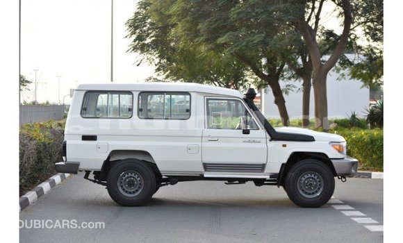 Buy Import Toyota Land Cruiser White Car in Import - Dubai in Bumthang Buy Import Toyota Land Cruiser White Car in Import - Dubai in Bumthang