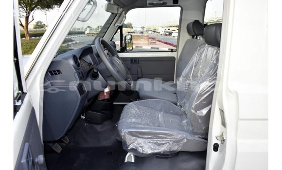 Buy Import Toyota Land Cruiser White Car in Import - Dubai in Bumthang Buy Import Toyota Land Cruiser White Car in Import - Dubai in Bumthang