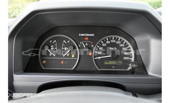 Buy Import Toyota Land Cruiser White Car in Import - Dubai in Bumthang Buy Import Toyota Land Cruiser White Car in Import - Dubai in Bumthang