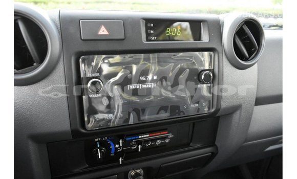 Buy Import Toyota Land Cruiser White Car in Import - Dubai in Bumthang Buy Import Toyota Land Cruiser White Car in Import - Dubai in Bumthang