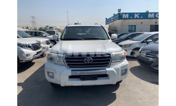 Buy Import Toyota Land Cruiser White Car in Import - Dubai in Bumthang Buy Import Toyota Land Cruiser White Car in Import - Dubai in Bumthang