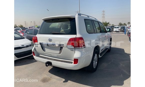 Buy Import Toyota Land Cruiser White Car in Import - Dubai in Bumthang Buy Import Toyota Land Cruiser White Car in Import - Dubai in Bumthang