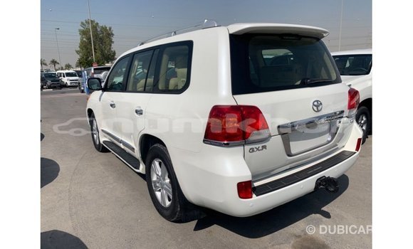Buy Import Toyota Land Cruiser White Car in Import - Dubai in Bumthang Buy Import Toyota Land Cruiser White Car in Import - Dubai in Bumthang