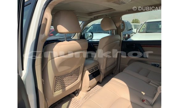 Buy Import Toyota Land Cruiser White Car in Import - Dubai in Bumthang Buy Import Toyota Land Cruiser White Car in Import - Dubai in Bumthang