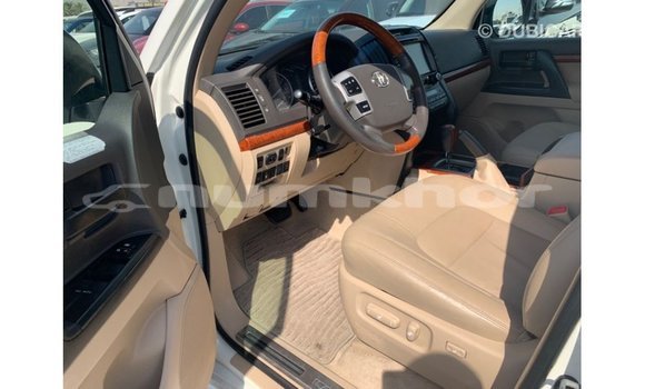 Buy Import Toyota Land Cruiser White Car in Import - Dubai in Bumthang Buy Import Toyota Land Cruiser White Car in Import - Dubai in Bumthang
