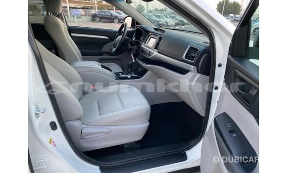 Buy Import Toyota Highlander White Car in Import - Dubai in Bumthang Buy Import Toyota Highlander White Car in Import - Dubai in Bumthang