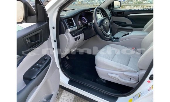 Buy Import Toyota Highlander White Car in Import - Dubai in Bumthang Buy Import Toyota Highlander White Car in Import - Dubai in Bumthang