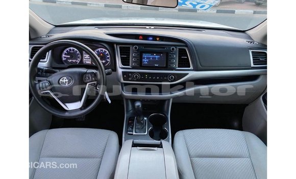 Buy Import Toyota Highlander White Car in Import - Dubai in Bumthang Buy Import Toyota Highlander White Car in Import - Dubai in Bumthang