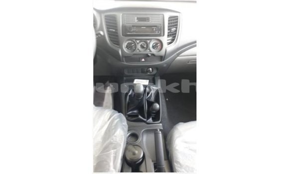 Buy Import Mitsubishi L200 White Car in Import - Dubai in Bumthang
