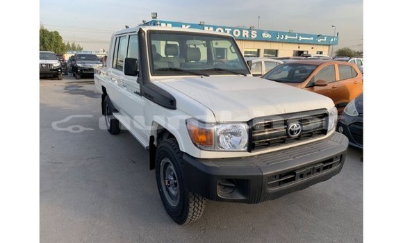 Buy Import Toyota Land Cruiser White Car in Import - Dubai in Bumthang Buy Import Toyota Land Cruiser White Car in Import - Dubai in Bumthang