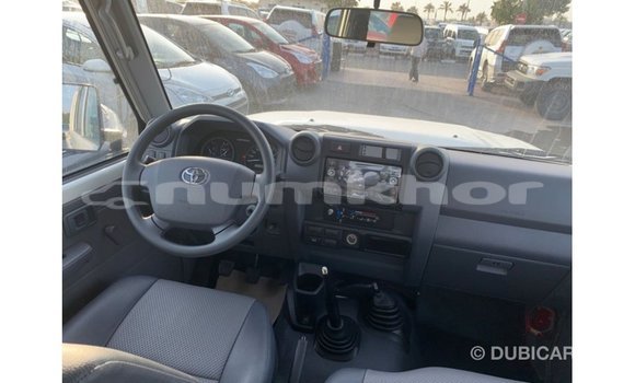 Buy Import Toyota Land Cruiser White Car in Import - Dubai in Bumthang Buy Import Toyota Land Cruiser White Car in Import - Dubai in Bumthang