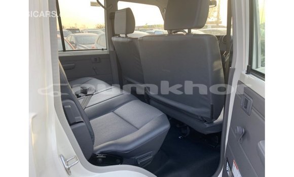 Buy Import Toyota Land Cruiser White Car in Import - Dubai in Bumthang Buy Import Toyota Land Cruiser White Car in Import - Dubai in Bumthang