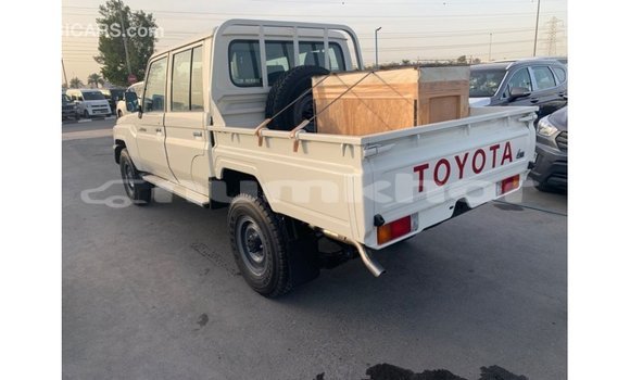 Buy Import Toyota Land Cruiser White Car in Import - Dubai in Bumthang Buy Import Toyota Land Cruiser White Car in Import - Dubai in Bumthang