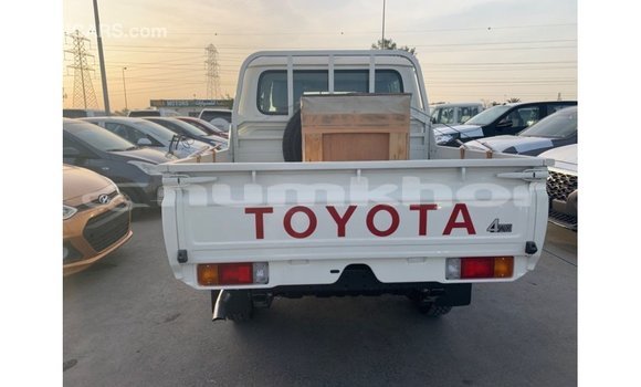 Buy Import Toyota Land Cruiser White Car in Import - Dubai in Bumthang Buy Import Toyota Land Cruiser White Car in Import - Dubai in Bumthang