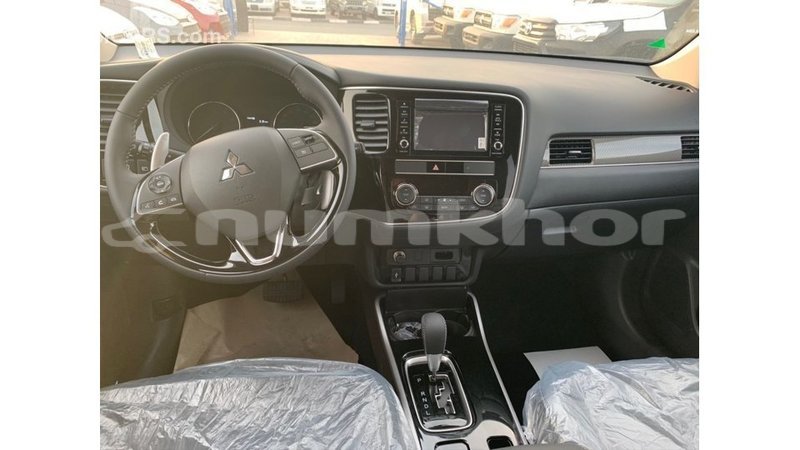 Big with watermark mitsubishi outlander bumthang import dubai 2507