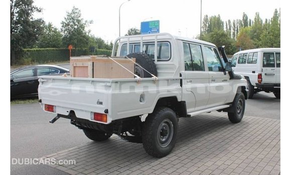 Buy Import Toyota Land Cruiser White Car in Import - Dubai in Bumthang Buy Import Toyota Land Cruiser White Car in Import - Dubai in Bumthang