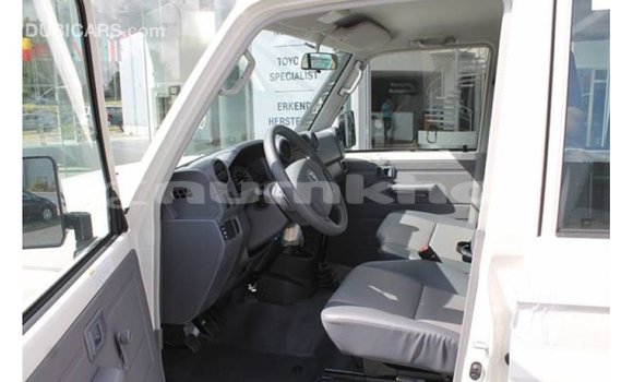 Buy Import Toyota Land Cruiser White Car in Import - Dubai in Bumthang Buy Import Toyota Land Cruiser White Car in Import - Dubai in Bumthang