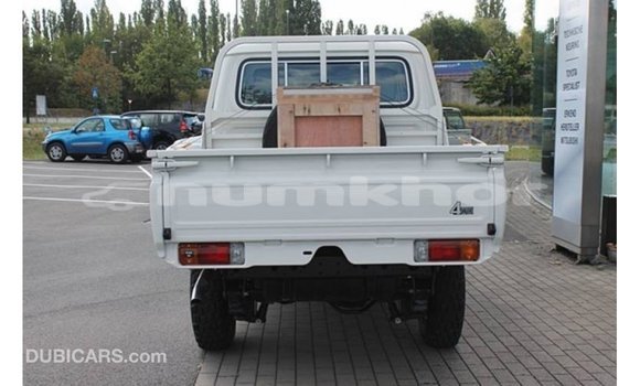 Buy Import Toyota Land Cruiser White Car in Import - Dubai in Bumthang Buy Import Toyota Land Cruiser White Car in Import - Dubai in Bumthang