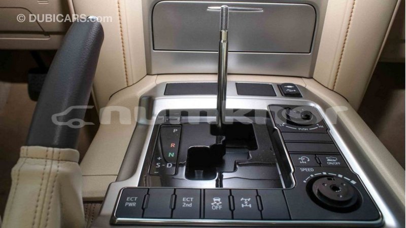 Big with watermark toyota land cruiser bumthang import dubai 2544