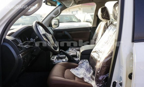 Buy Import Toyota Land Cruiser White Car in Import - Dubai in Bumthang Buy Import Toyota Land Cruiser White Car in Import - Dubai in Bumthang