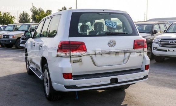 Buy Import Toyota Land Cruiser White Car in Import - Dubai in Bumthang Buy Import Toyota Land Cruiser White Car in Import - Dubai in Bumthang