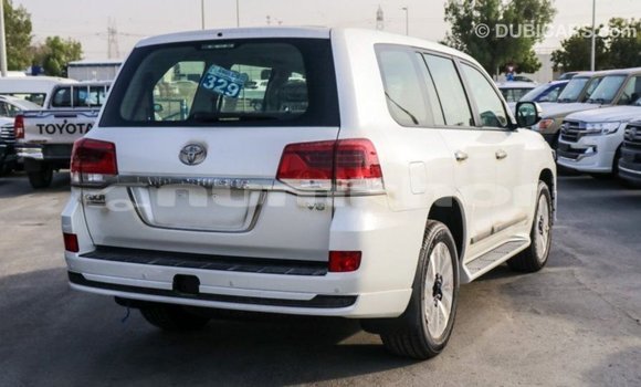 Buy Import Toyota Land Cruiser White Car in Import - Dubai in Bumthang Buy Import Toyota Land Cruiser White Car in Import - Dubai in Bumthang